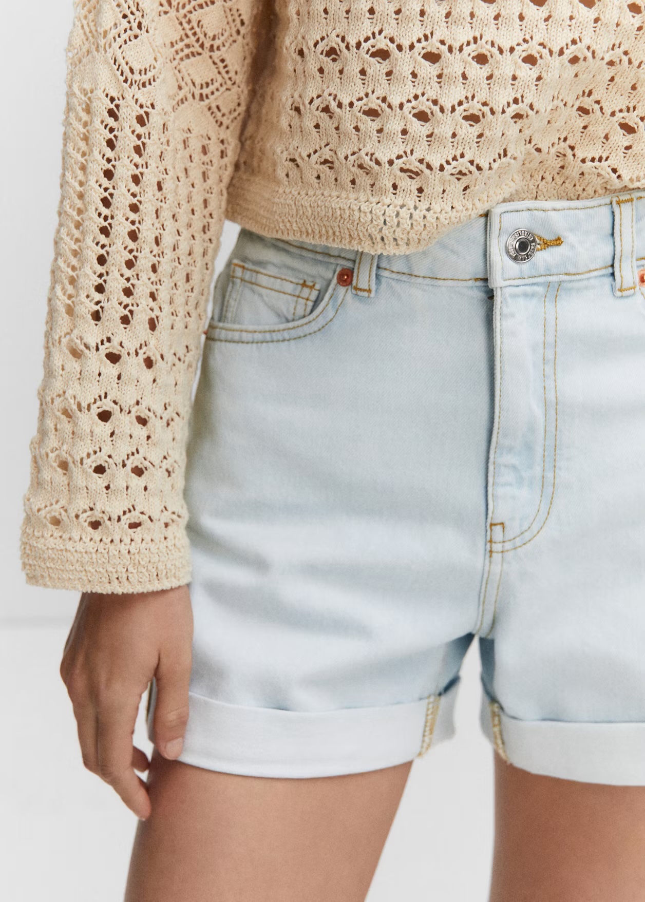 img_4956 Дамски къси светли дънки - Image 1