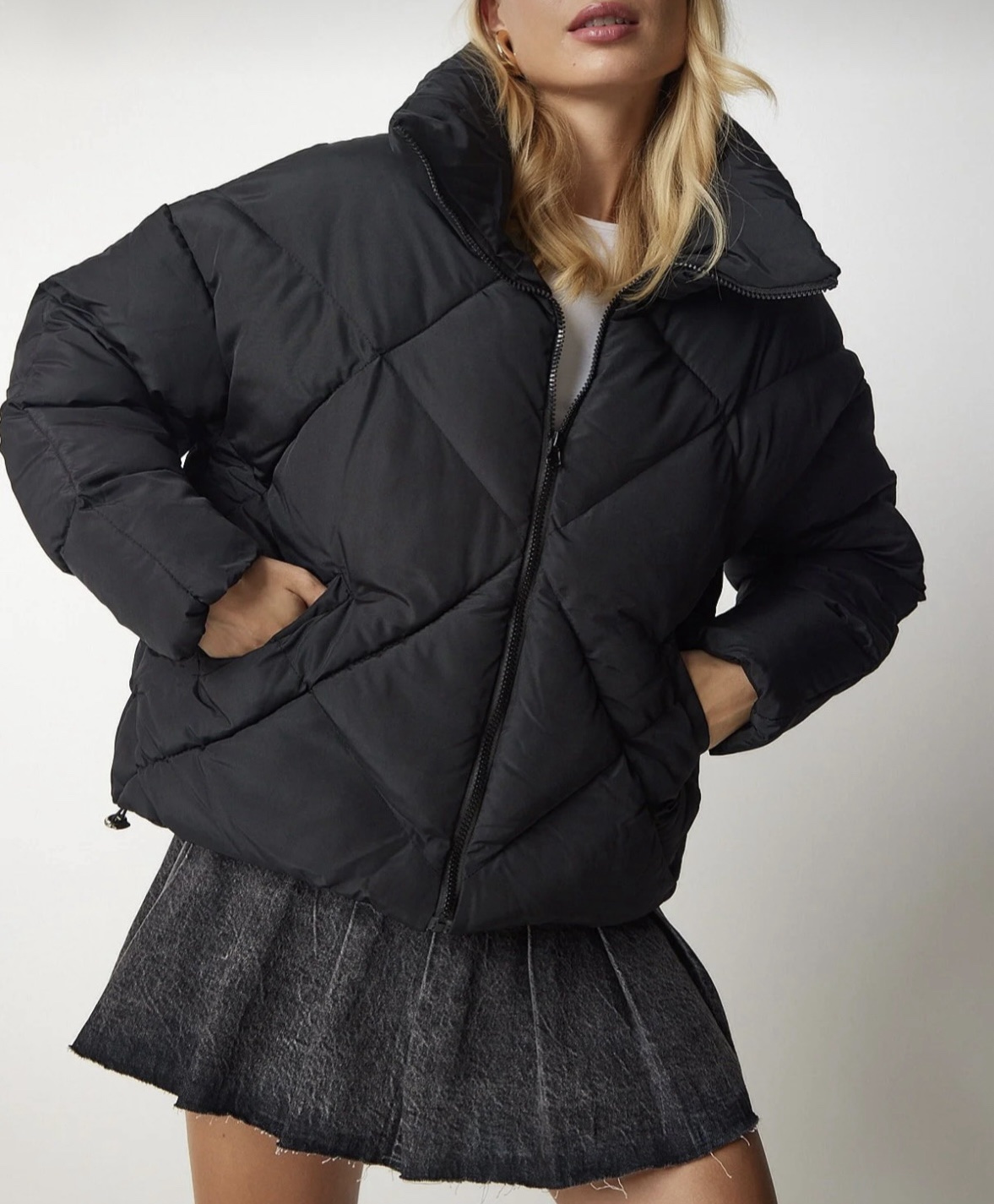 601a5236-a688-474a-9bbd-973c10698c7c-2 Дамско капитонирано черно зимно яке - Image 1