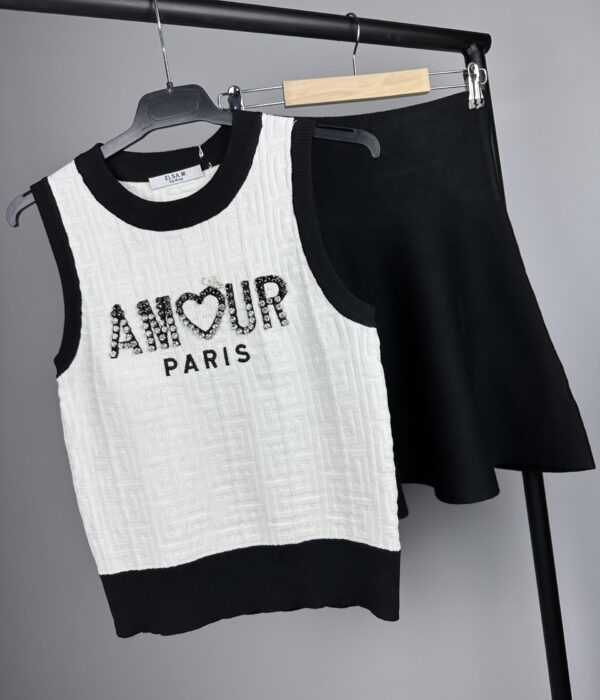 Елегантен черен плетен топ с блестящ надпис Amour Paris от декоративни камъни от Next Level