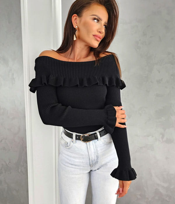 Елегантна черна дамска блуза с открити рамене и ефектни декоративни къдри от Next Level