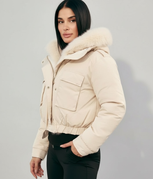 Дамско късо зимно яке в цвят екрю с обемна пухена яка и капитониран дизайн от Next Level