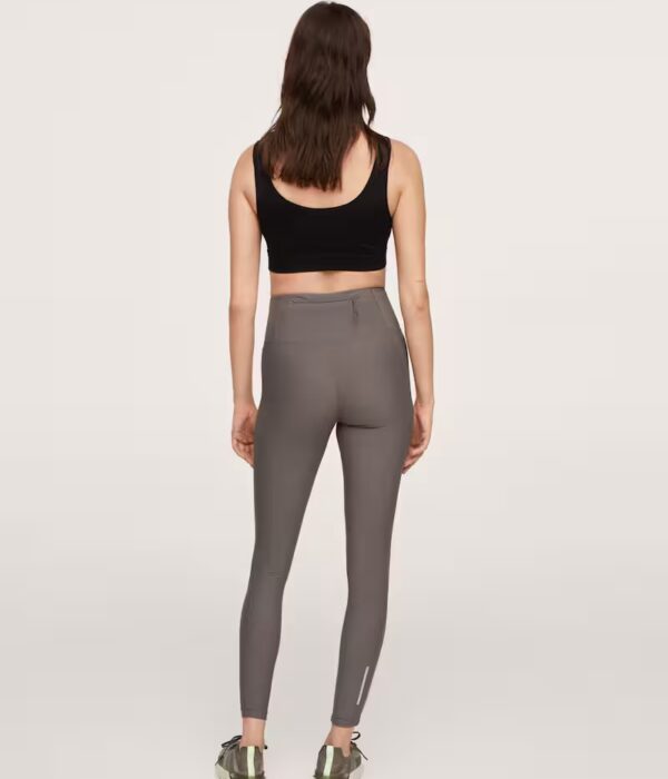 Страничен изглед на сив дамски клин за фитнес с ергономични шевове Next Level