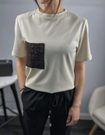 Бежова дамска oversized тениска с плетен джоб и свободна кройка Next Level