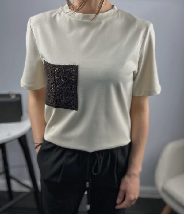 Бежова дамска oversized тениска с плетен джоб и свободна кройка Next Level