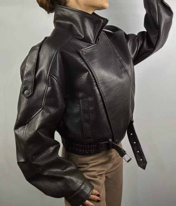 Дамско късо кожено biker яке в наситен кафяв цвят с метални ципове от Next Level