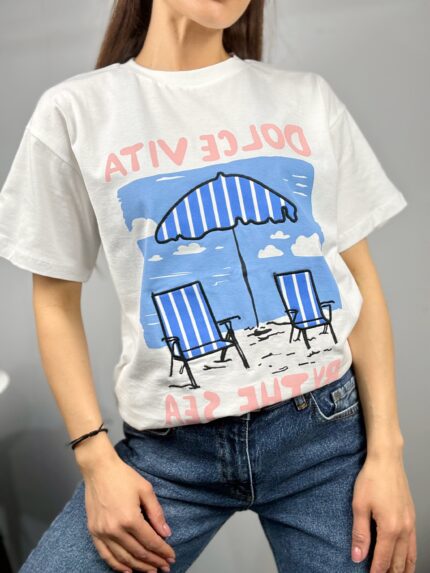 Бяла дамска памучна тениска с цветен принт Dolce Vita от Next Level