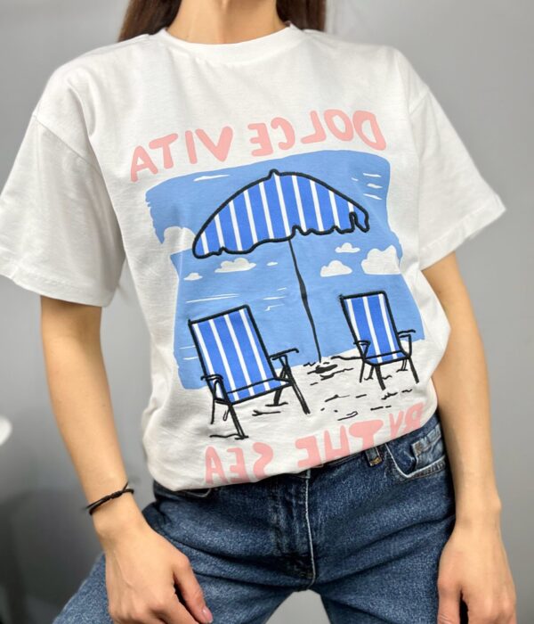 Бяла дамска памучна тениска с цветен принт Dolce Vita от Next Level