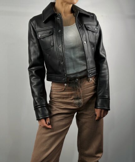 Дамско късо яке от черна еко кожа с предни джобове и класическа яка Next Level