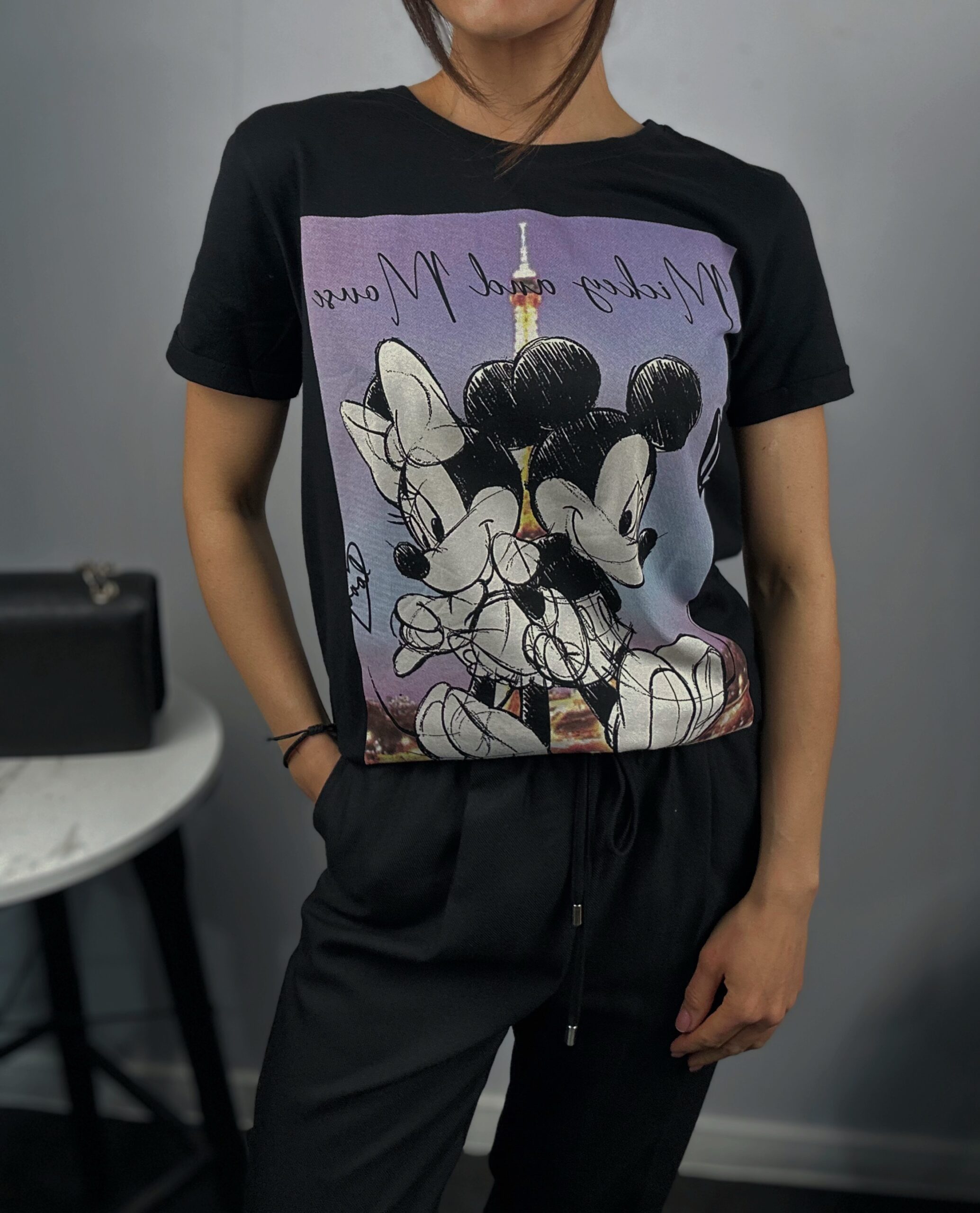 968ad63b-1a46-4289-96be-5fd868d868a4 Черна дамска Дисни тениска с голям принт на Мики Маус Next Level