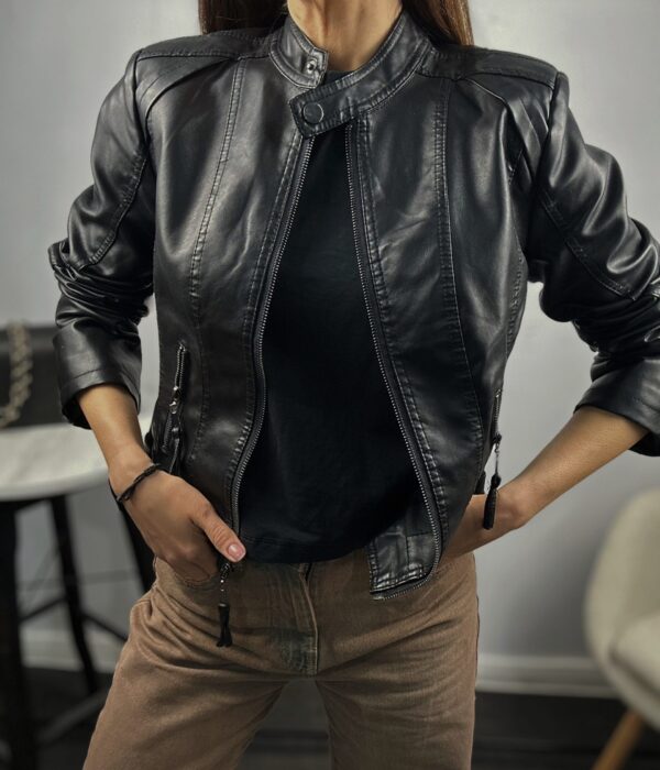 Дамско черно вталено biker яке от еко кожа с метални ципове Next Level