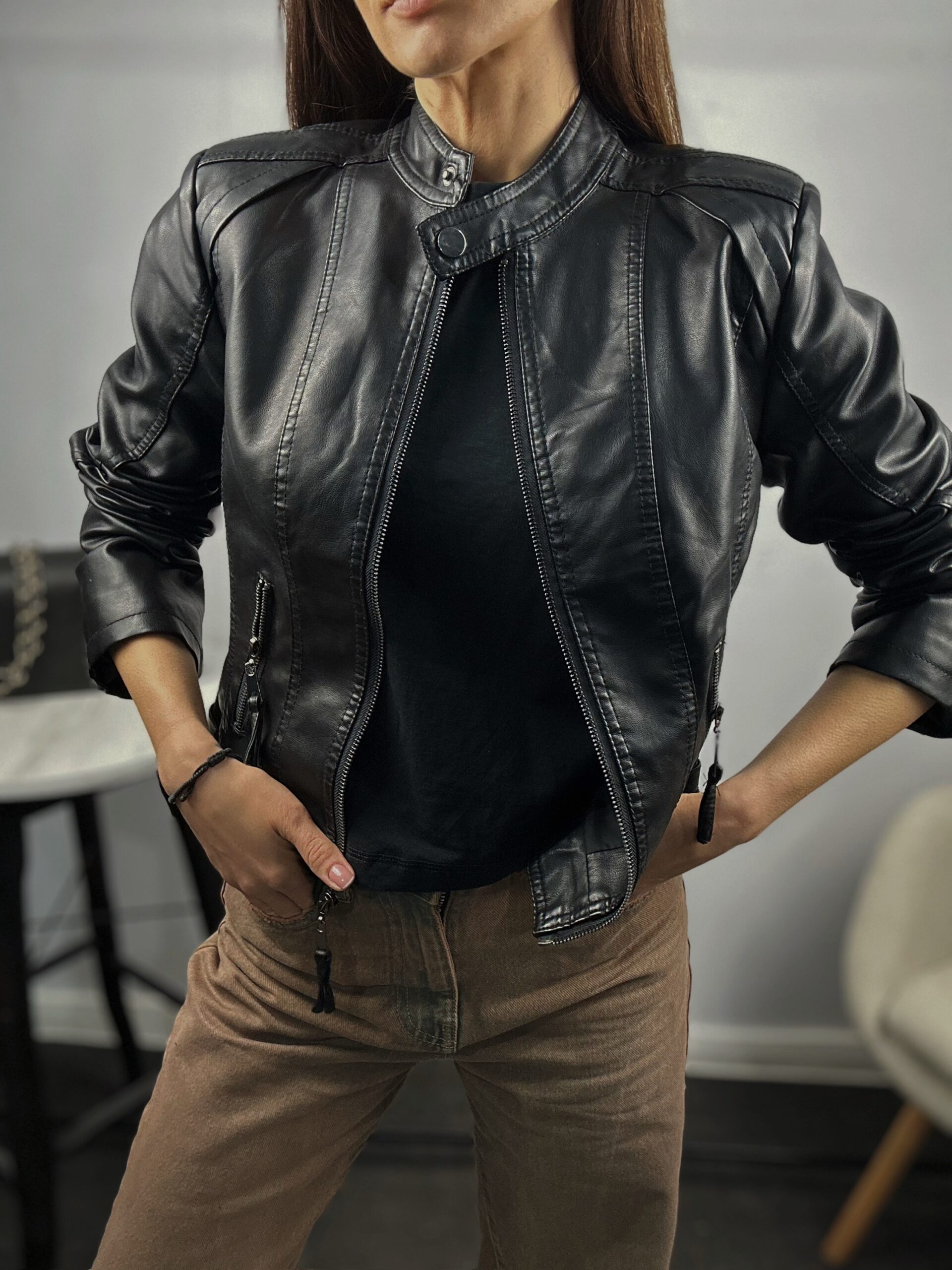 e5a0c9fe-79be-488e-bd04-5c2f543a0981 Дамско черно вталено biker яке от еко кожа с метални ципове Next Level