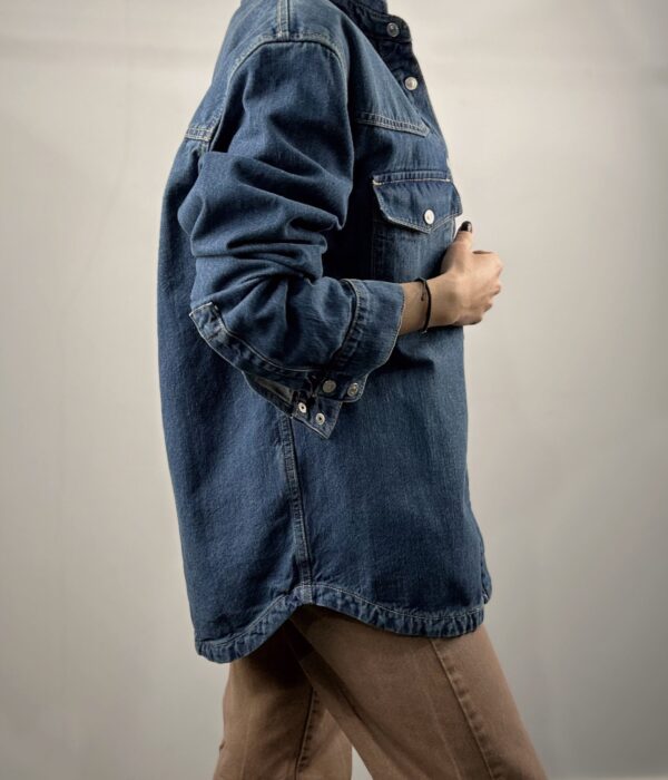 Дълга дамска дънкова риза-яке в светлосин цвят със свободни джобове Next Level