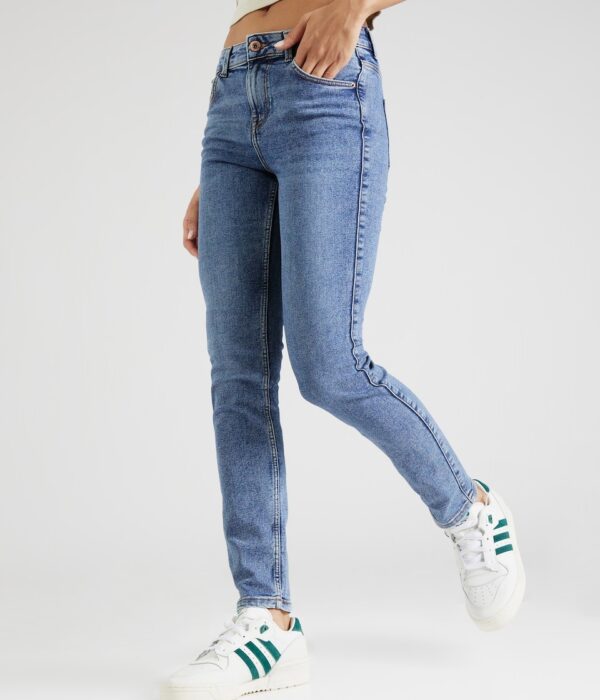 Дамски светлосини slim дънки с втален силует и класически дизайн от Next Level