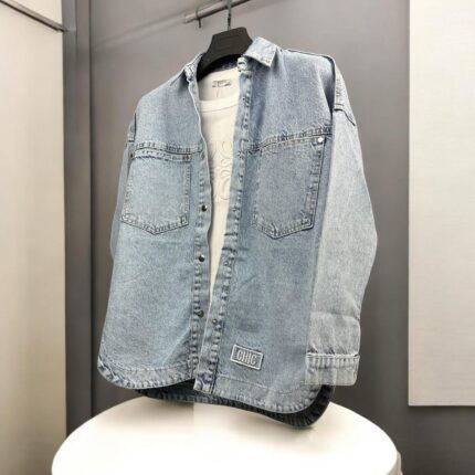 Дамска риза-яке от светъл деним Chic с предни джобове и класическа яка Next Level