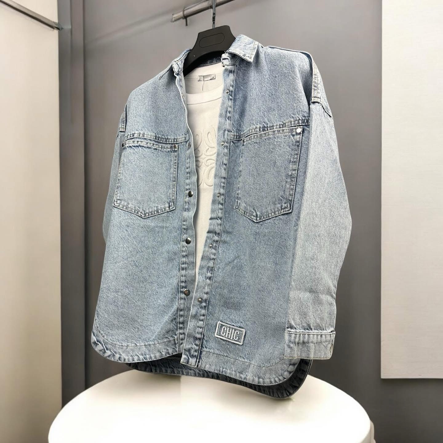 img_3845 Дамска риза-яке от светъл деним Chic с предни джобове и класическа яка Next Level