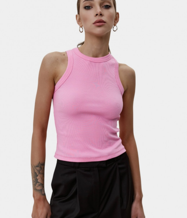 Страничен изглед на дамски розов потник от рипсена материя Next Level