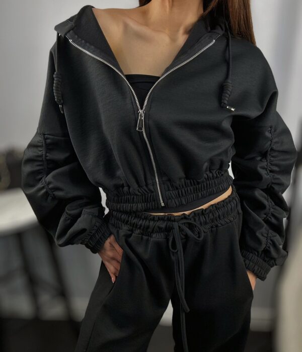 Черен дамски спортен екип от две части с качулка Next Level