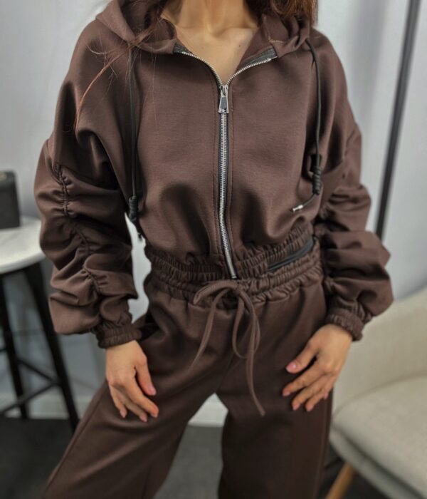Ватиран дамски спортен ekip в кафяво с качулка от Next Level